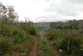 1 km od Labin sa ucrtanom starom stancijem na parceli., Sveta Nedelja, Land