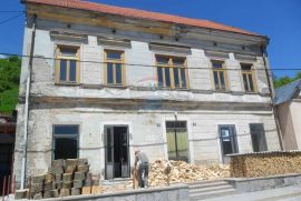 GORSKI KOTAR RUŠEVNA ZGRADA OD 500m2 stambenog+200m2 PP ZA KOMPLETNU ADAPTACIJU, Lokve, Kuća