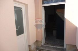 OREHOVICA-110M2 P.P. U PRIZEMLJU ZA NAJAM, Rijeka, Propriedade comercial