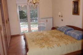 OPATIJA - stan u urbanoj vili sa vlastitim bazenom, garaža, Opatija, Apartamento