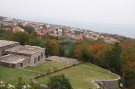 REŠETARI - posjed sa 3 kuće i 9.000 m2 građevinskog zemljišta (dozvola za starački dom), Kastav, House