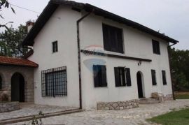 REŠETARI - posjed sa 3 kuće i 9.000 m2 građevinskog zemljišta (dozvola za starački dom), Kastav, House