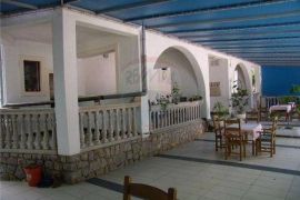 Restoran sa 11 apartmana, Malinska-Dubašnica, Дом