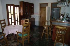 Restoran sa 11 apartmana, Malinska-Dubašnica, Дом