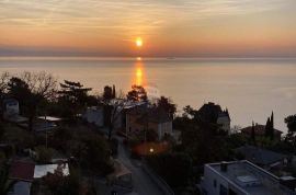 Opatija, stan, 3S+DB, s pogledom na more, garažom i terasom s bazenom, Opatija, Apartamento