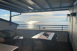 Opatija, stan, 3S+DB, s pogledom na more, garažom i terasom s bazenom, Opatija, Stan