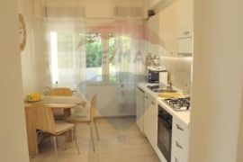 OPATIJA - stan u visokom prizemlju s velikom terasom, Opatija, Wohnung