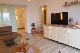 OPATIJA - stan u visokom prizemlju s velikom terasom, Opatija, Appartement