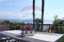 OPATIJA - stan u visokom prizemlju s velikom terasom, Opatija, Apartamento