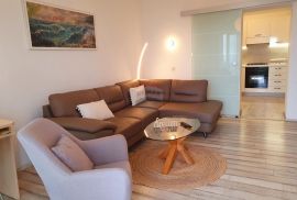 OPATIJA - stan u visokom prizemlju s velikom terasom, Opatija, Flat