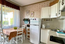 VODICE, namješten stan, prizemlje, pogled na more, Vodice, Apartamento