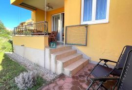 VODICE, namješten stan, prizemlje, pogled na more, Vodice, Apartamento