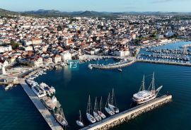 VODICE, namješten stan, prizemlje, pogled na more, Vodice, شقة