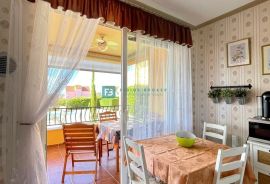 VODICE, namješten stan, prizemlje, pogled na more, zajednički bazen, Vodice, Apartamento