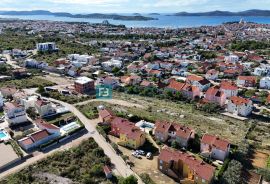 VODICE, namješten stan, prizemlje, pogled na more, zajednički bazen, Vodice, Wohnung