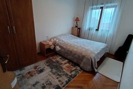 APARTMAN U GRADU KRKU - SUPER MIRNA LOKACIJA, Krk, Appartement