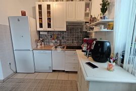 APARTMAN U GRADU KRKU - SUPER MIRNA LOKACIJA, Krk, Appartement