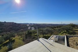 Istarska vila s otvorenim pogledom na bujštinu i more, Buje, Kuća