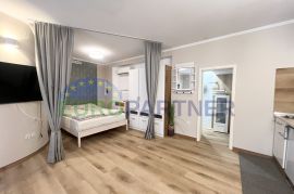 Istra, Novigrad, renovirana kuća u centru grada sa tri apartmana, Novigrad, Σπίτι