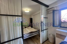 Istra, Novigrad, renovirana kuća u centru grada sa tri apartmana, Novigrad, Maison