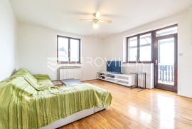 Zagreb, Kustošija, Bobarski put, trosoban stan s tavanom + garaža, Zagreb, Appartement