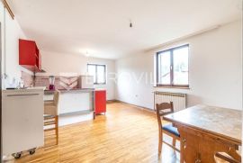 Zagreb, Kustošija, Bobarski put, trosoban stan s tavanom + garaža, Zagreb, Appartement