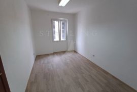 NAJAM, PULA, POSLOVNI PROSTOR, CENTAR, 76 M2, Pula, Propiedad comercial