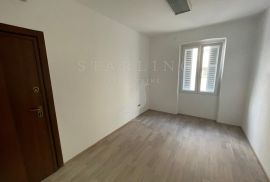 NAJAM, PULA, POSLOVNI PROSTOR, CENTAR, 76 M2, Pula, Propiedad comercial