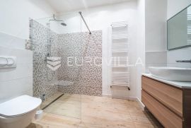 Sveta Nedelja, CENTAR, trosoban stan NKP 70 m2, Appartment