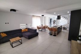 Pula, Štinjan - prekrasna moderna duplex kuća na mirnoj lokaciji, blizina mora NKP 145,81 m2, Pula, Famiglia