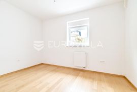 Zagreb, Maksimir,  novouređena trosobna kuća 120 m2 s garažom i vrtom, Zagreb, Famiglia