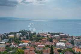 Opatija , samostojeća kuća s okućnicom, Opatija, Σπίτι