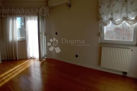 Stan u centru Dugog Sela, prilika!, Dugo Selo, Appartment