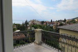 Novouređen stan s balkonom i parkingom u centru Opatije, Opatija, Appartment