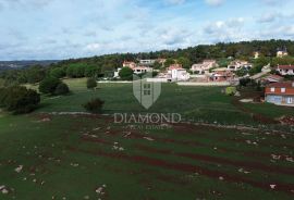 Labin, zemljište s građevinskom dozvolom na mirnoj lokaciji, Labin, Land