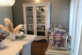 Istra, Rovinj, luksuzni penthouse NKP 186m2  na super lokaciji s dva garažna mjesta, Rovinj, Flat