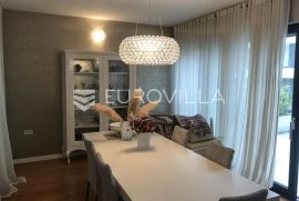 Istra, Rovinj, luksuzni penthouse NKP 186m2  na super lokaciji s dva garažna mjesta, Rovinj, Kвартира