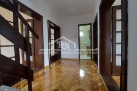 Kuća u Jakovu 206m2 + pomoćni objekat 87m2, 19 ari ID#1287, Surčin, Maison