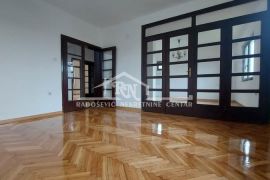 Kuća u Jakovu 206m2 + pomoćni objekat 87m2, 19 ari ID#1287, Surčin, Σπίτι