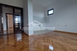 Kuća u Jakovu 206m2 + pomoćni objekat 87m2, 19 ari ID#1287, Surčin, Casa