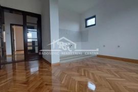 Kuća u Jakovu 206m2 + pomoćni objekat 87m2, 19 ari ID#1287, Surčin, Haus