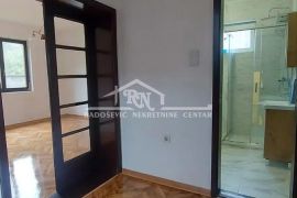 Kuća u Jakovu 206m2 + pomoćni objekat 87m2, 19 ari ID#1287, Surčin, Casa