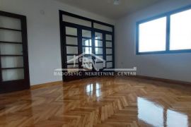 Kuća u Jakovu 206m2 + pomoćni objekat 87m2, 19 ari ID#1287, Surčin, Ev