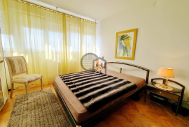 Renovirani dvosobni stan s pogledom na more, Šibenik, Šibenik, Appartment