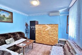 Mlaka, 2-soban stan s okućnicom na korištenje, Rijeka, Appartment