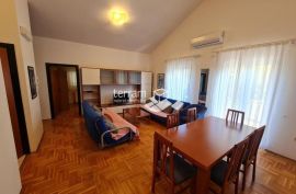 Istra, Pula, odlična lokacija 200m od mora, 76m2, 3SS+DB, II. kat, parking, namješteno!! #prodaja, Pula, Appartement