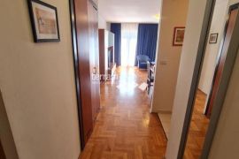 Istra, Pula, odlična lokacija 200m od mora, 76m2, 3SS+DB, II. kat, parking, namješteno!! #prodaja, Pula, Appartement