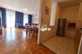 Istra, Pula, odlična lokacija 200m od mora, 76m2, 3SS+DB, II. kat, parking, namješteno!! #prodaja, Pula, Appartement