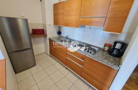 Istra, Pula, odlična lokacija 200m od mora, 76m2, 3SS+DB, II. kat, parking, namješteno!! #prodaja, Pula, Appartement