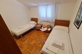 Istra, Pula, odlična lokacija 200m od mora, 76m2, 3SS+DB, II. kat, parking, namješteno!! #prodaja, Pula, Appartement